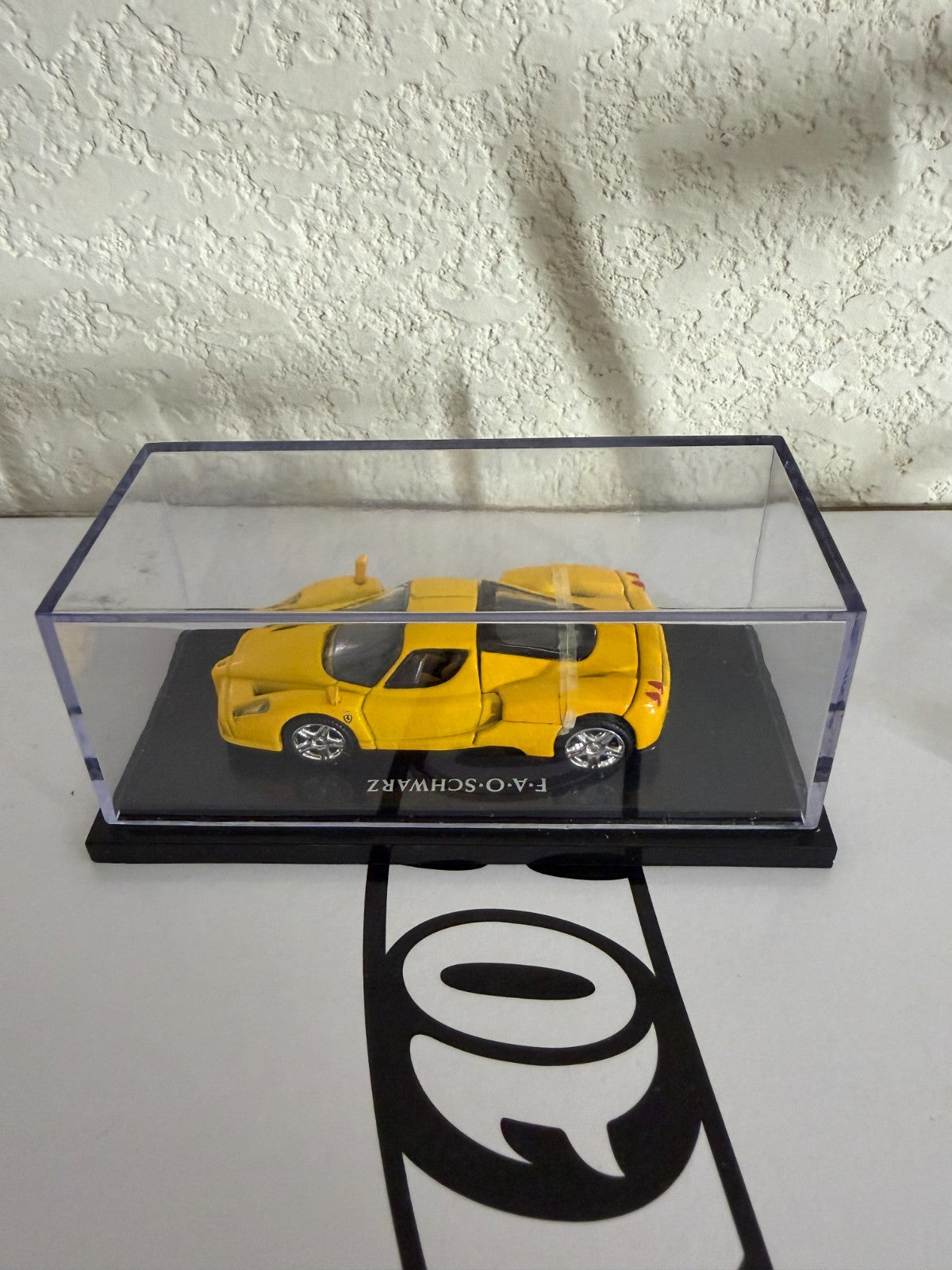 Hot Wheels Enzo Ferrari FAO Schwarz Exclusive in Yellow Ultra Rare VHT