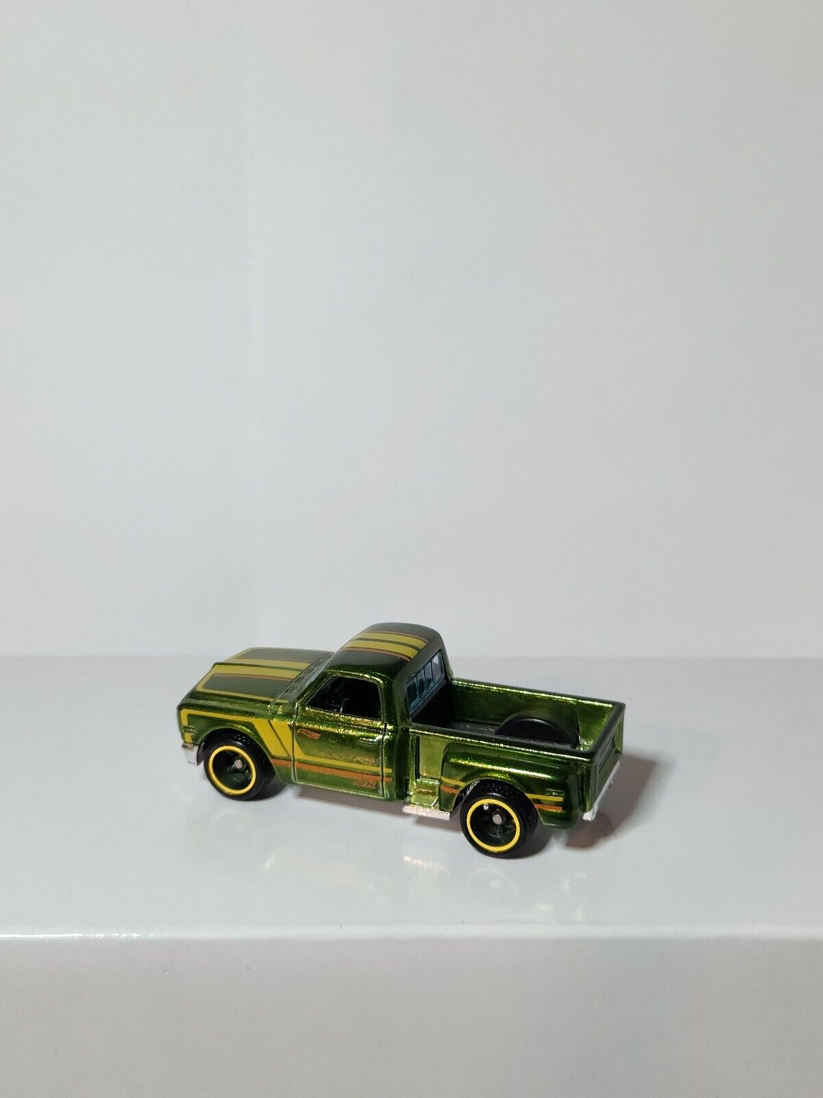 2020 Hot Wheels Super Treasure Hunt Custom ‘69 Chevy Pickup Green Loose LC86