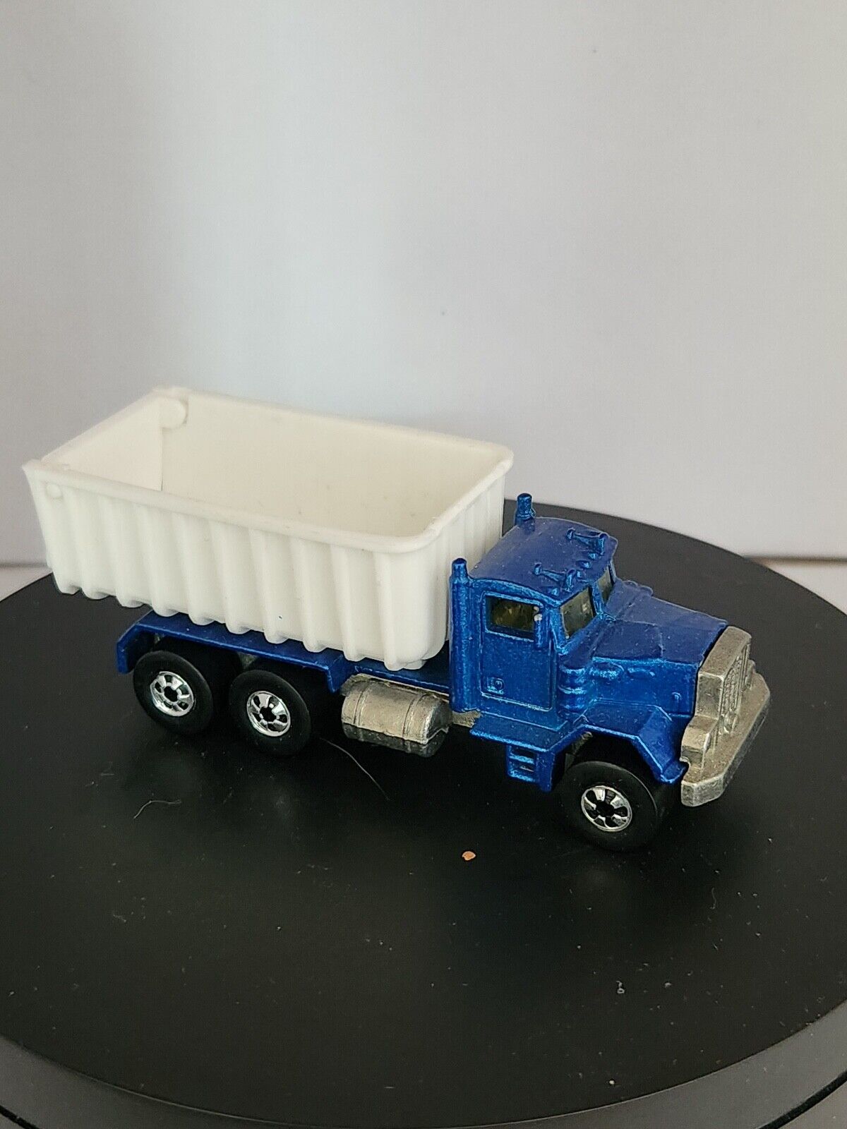 Hot Wheels Workhorses Peterbilt Dump Truck Blue Cab White Bed BW  LC82