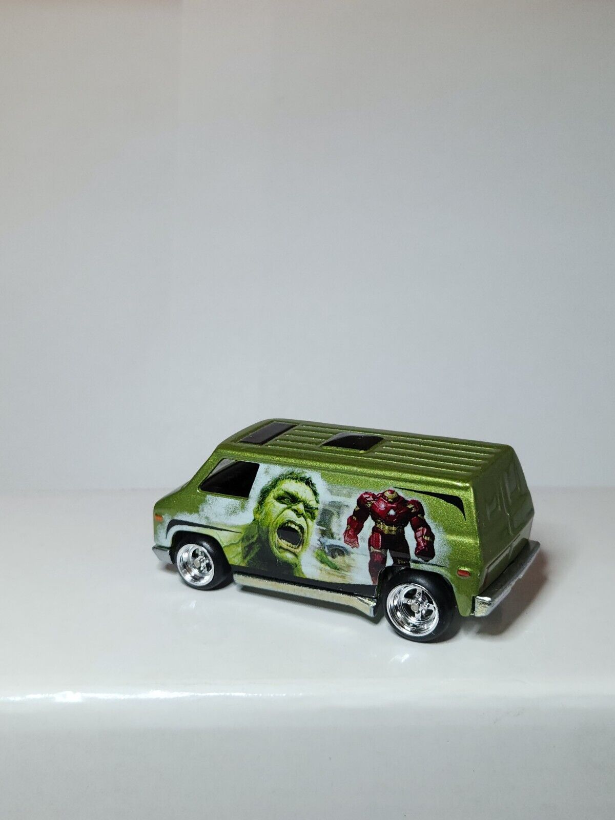 Hot Wheels Marvel Avengers Super Van Real Riders Loose Cars LC90