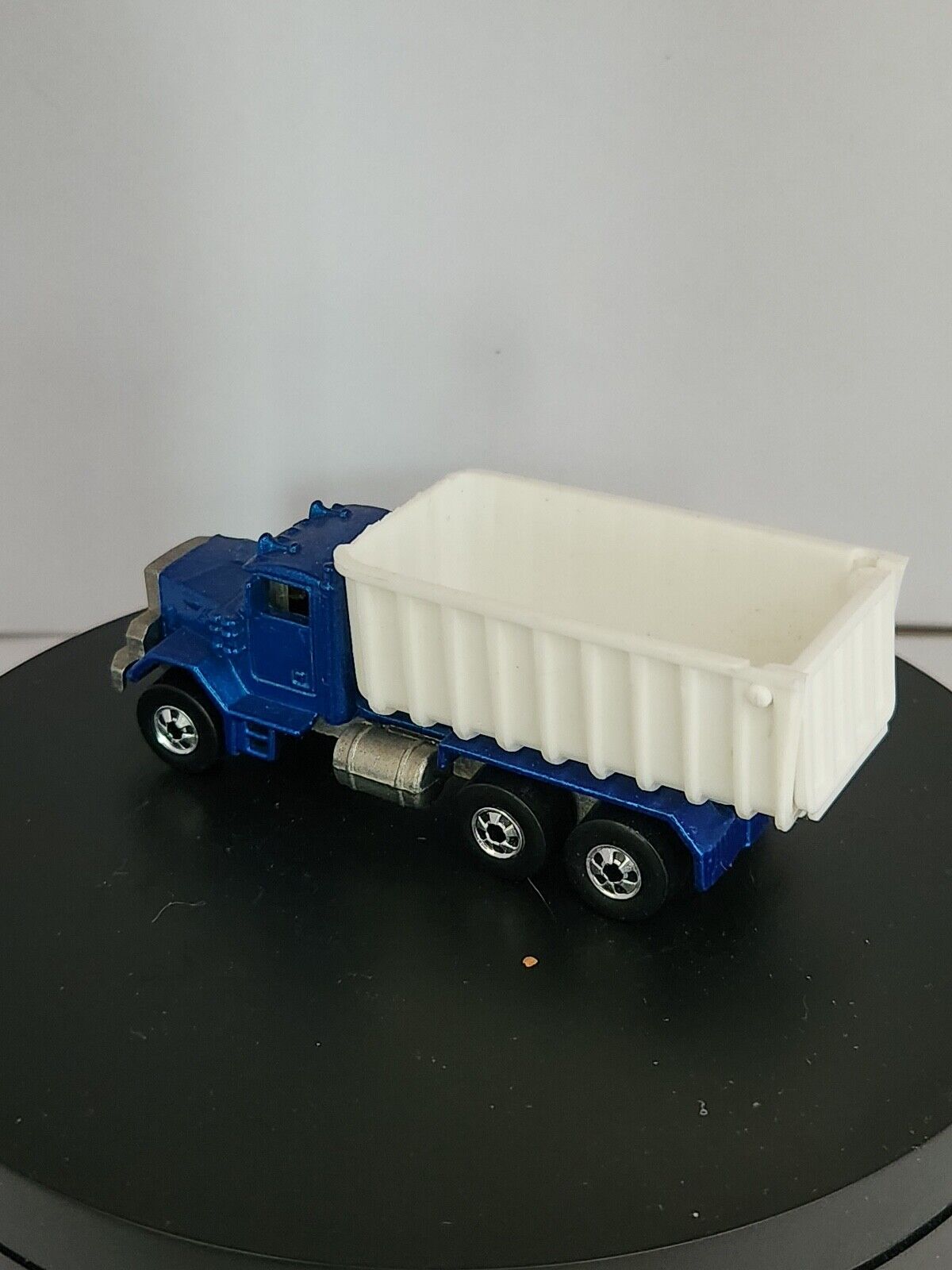 Hot Wheels Workhorses Peterbilt Dump Truck Blue Cab White Bed BW  LC82