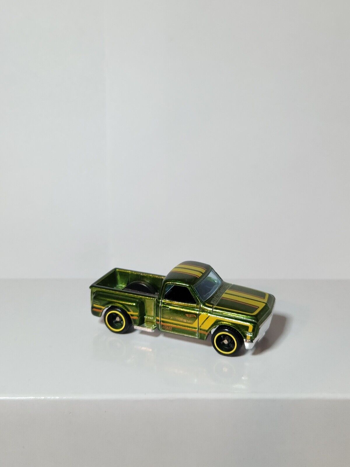 2020 Hot Wheels Super Treasure Hunt Custom ‘69 Chevy Pickup Green Loose LC86