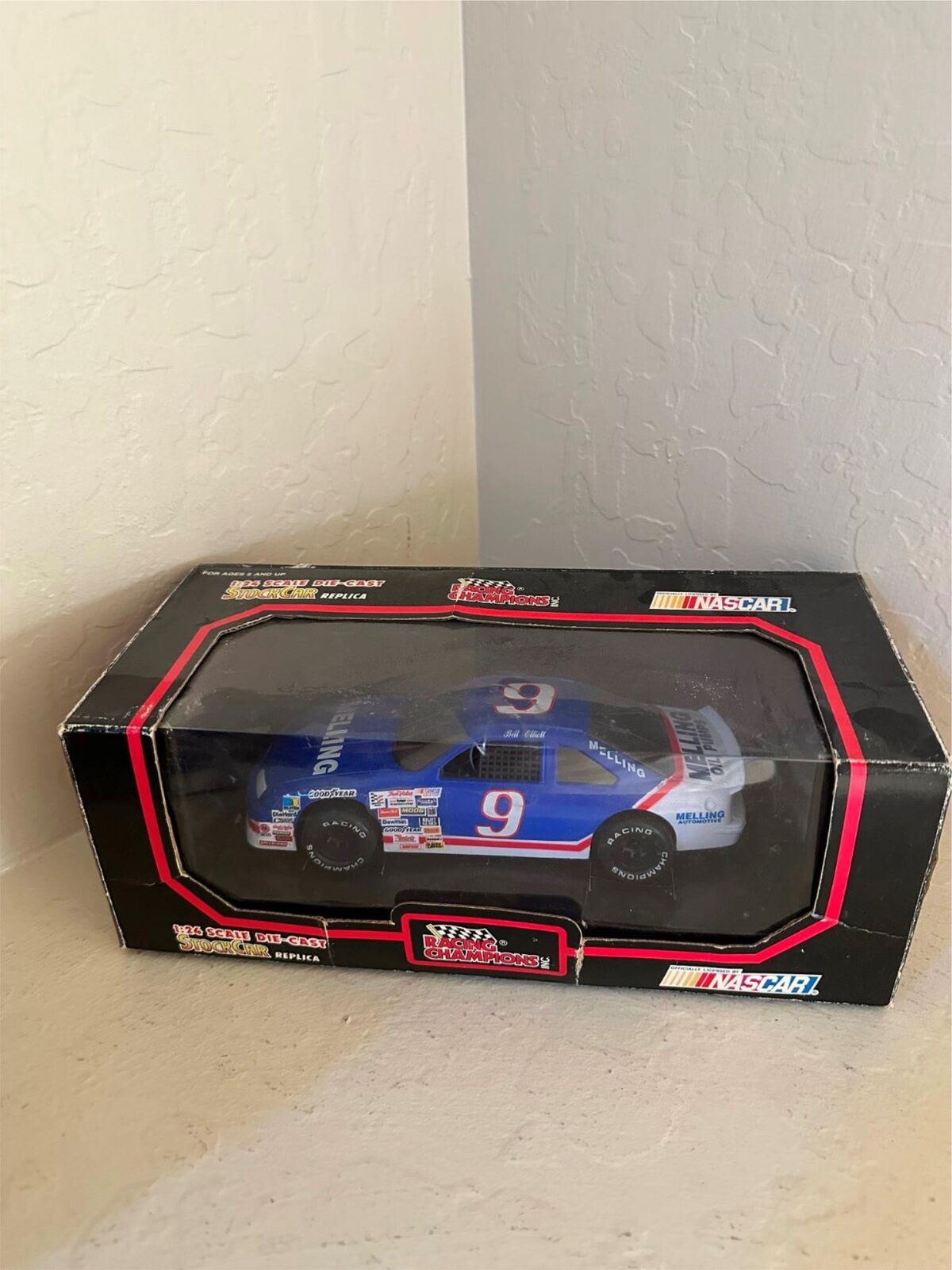 Racing Champions NASCAR Bill Elliot #9 Melling 1:24 Scale Stock Car DP