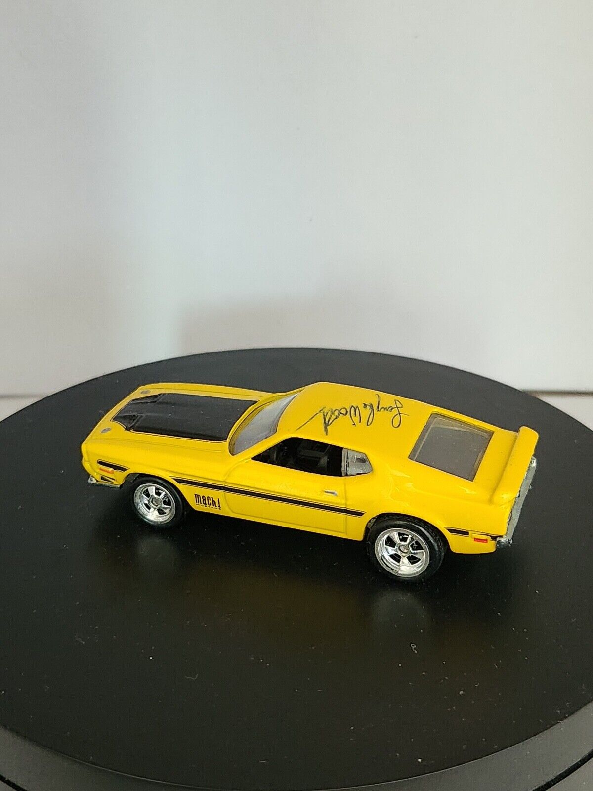 Hot Wheels Larry's Garage '71 Mustang Mach 1 Yellow RR's w/Larry Sign LC82