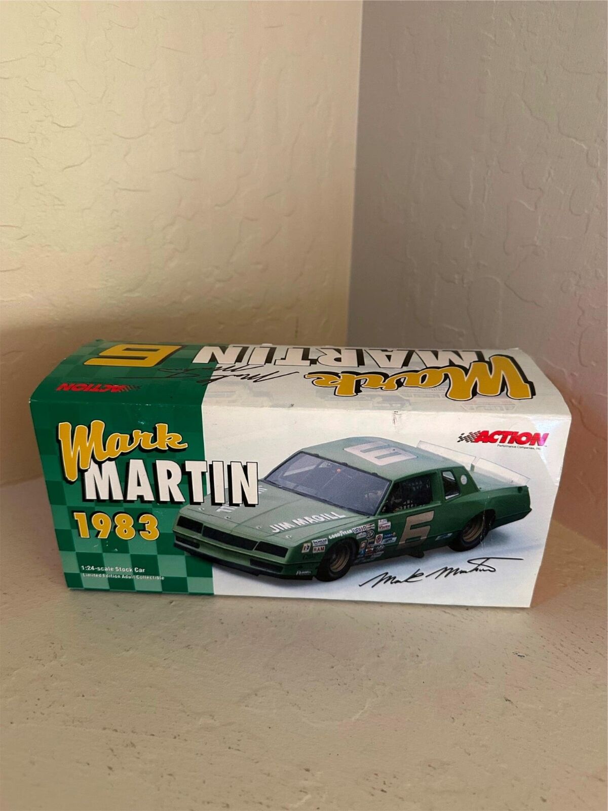 Action Mark Martin 1983 Chevy Monte Carlo 1:24 Scale Stock Car DP